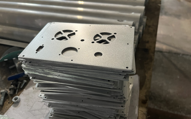 Обработка алюминиевого композита (АКП) - от фрезеровки до готовых конструкций